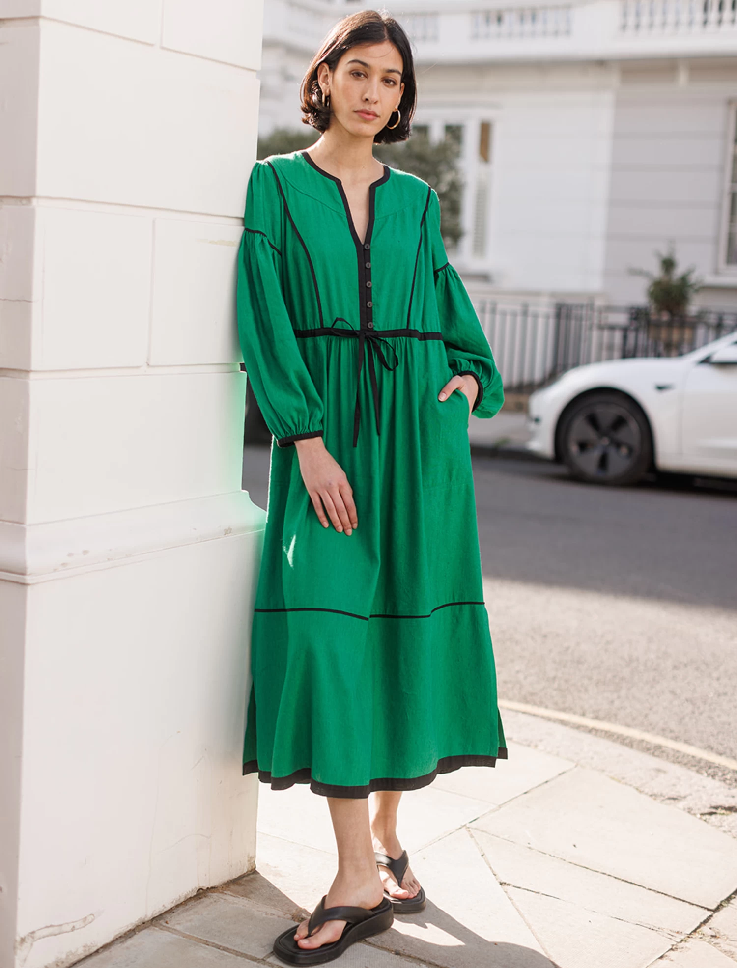 Salone Linen Blend Maxi Dress - Emerald Green Black - Image 2