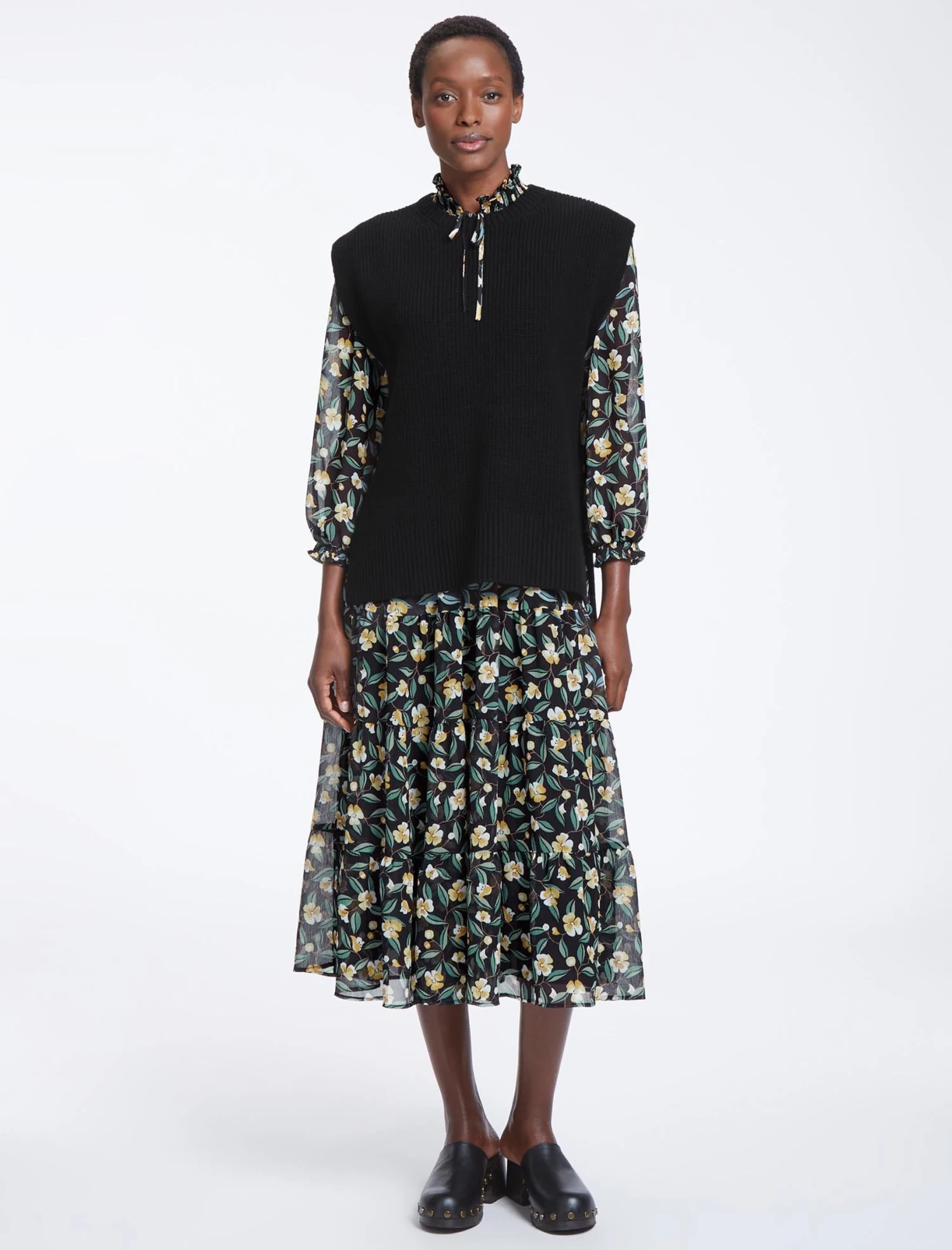 Janice Wool Round Neck Sleeveless Jumper - Black - Image 5