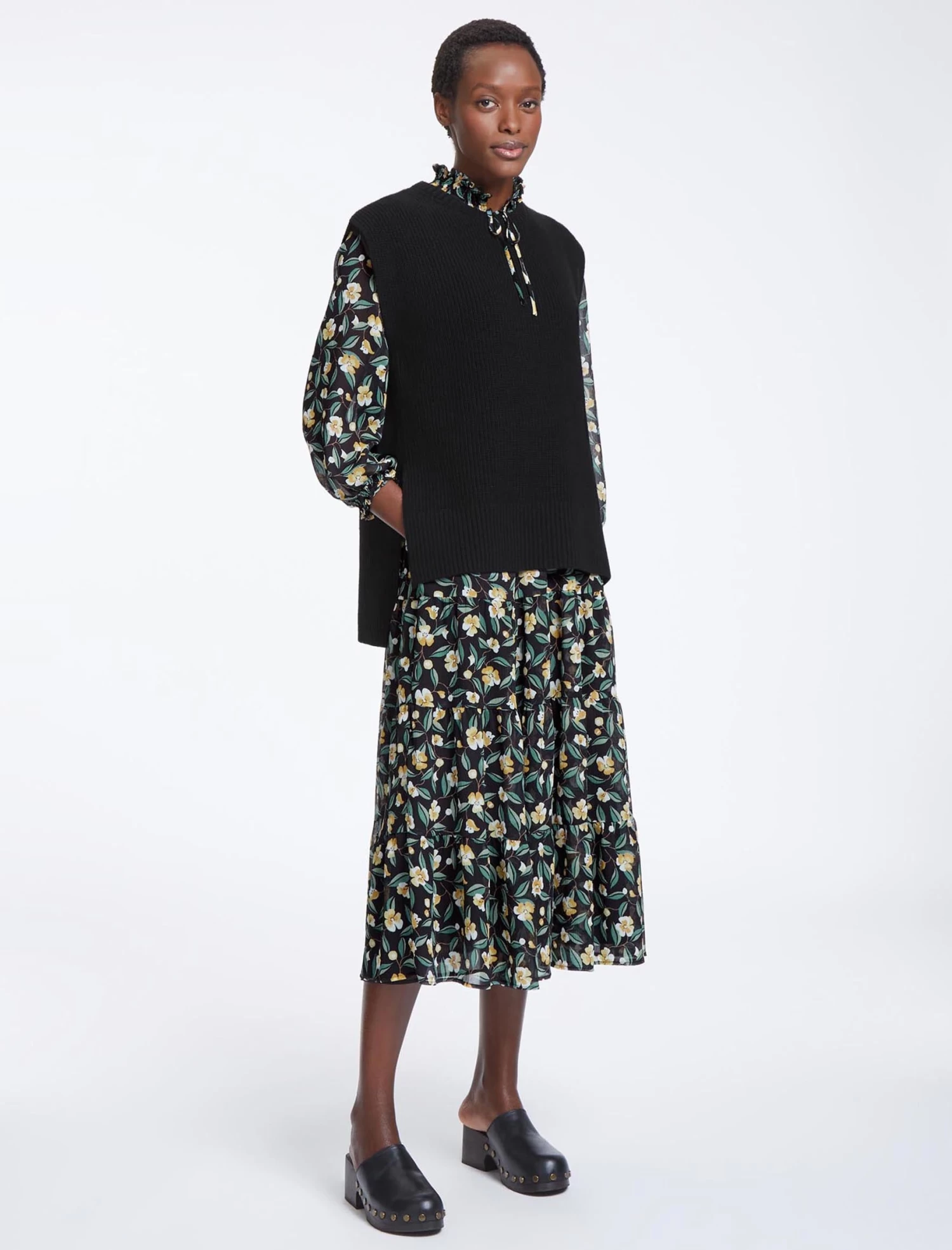 Janice Wool Round Neck Sleeveless Jumper - Black - Image 2