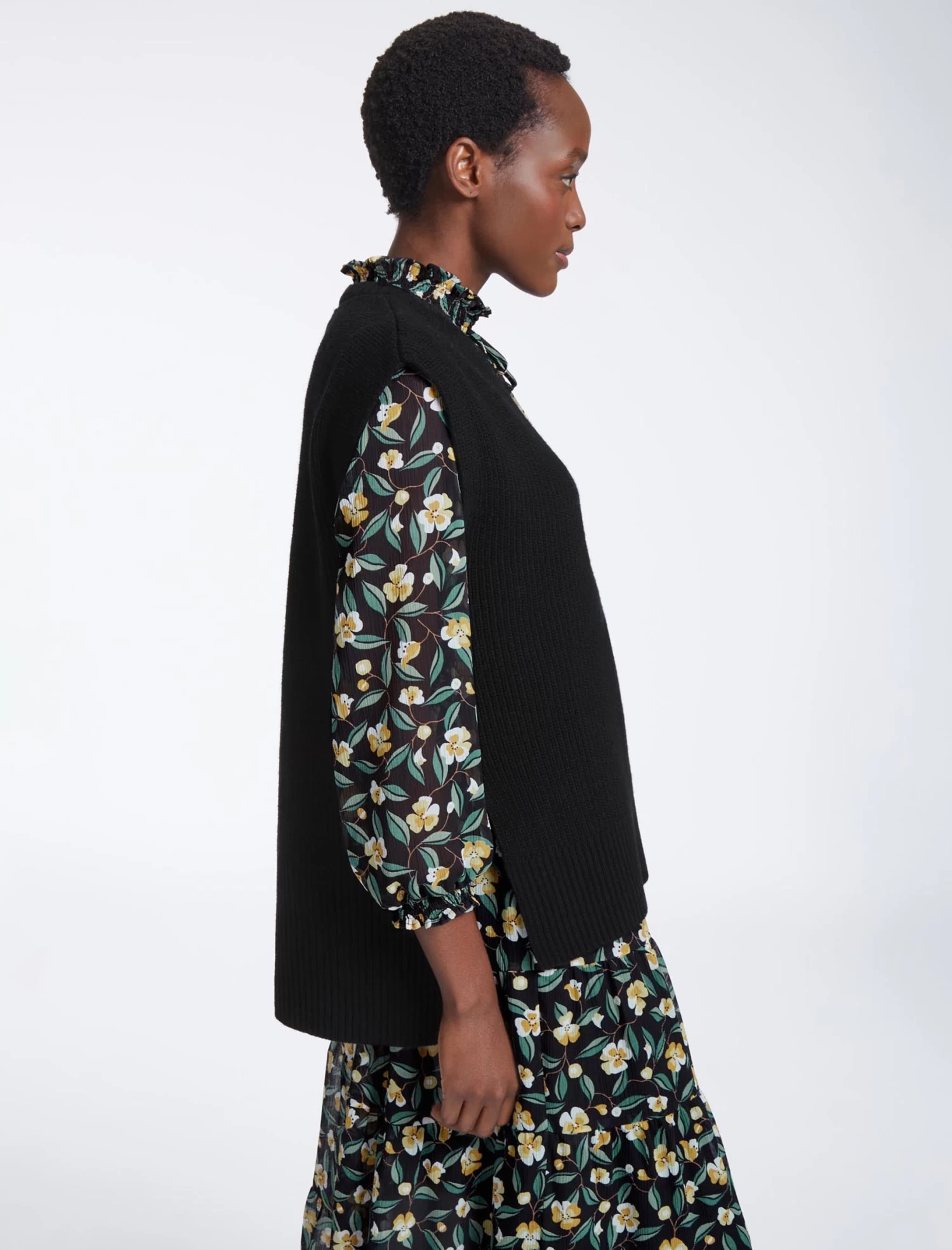 Janice Wool Round Neck Sleeveless Jumper - Black - Image 4