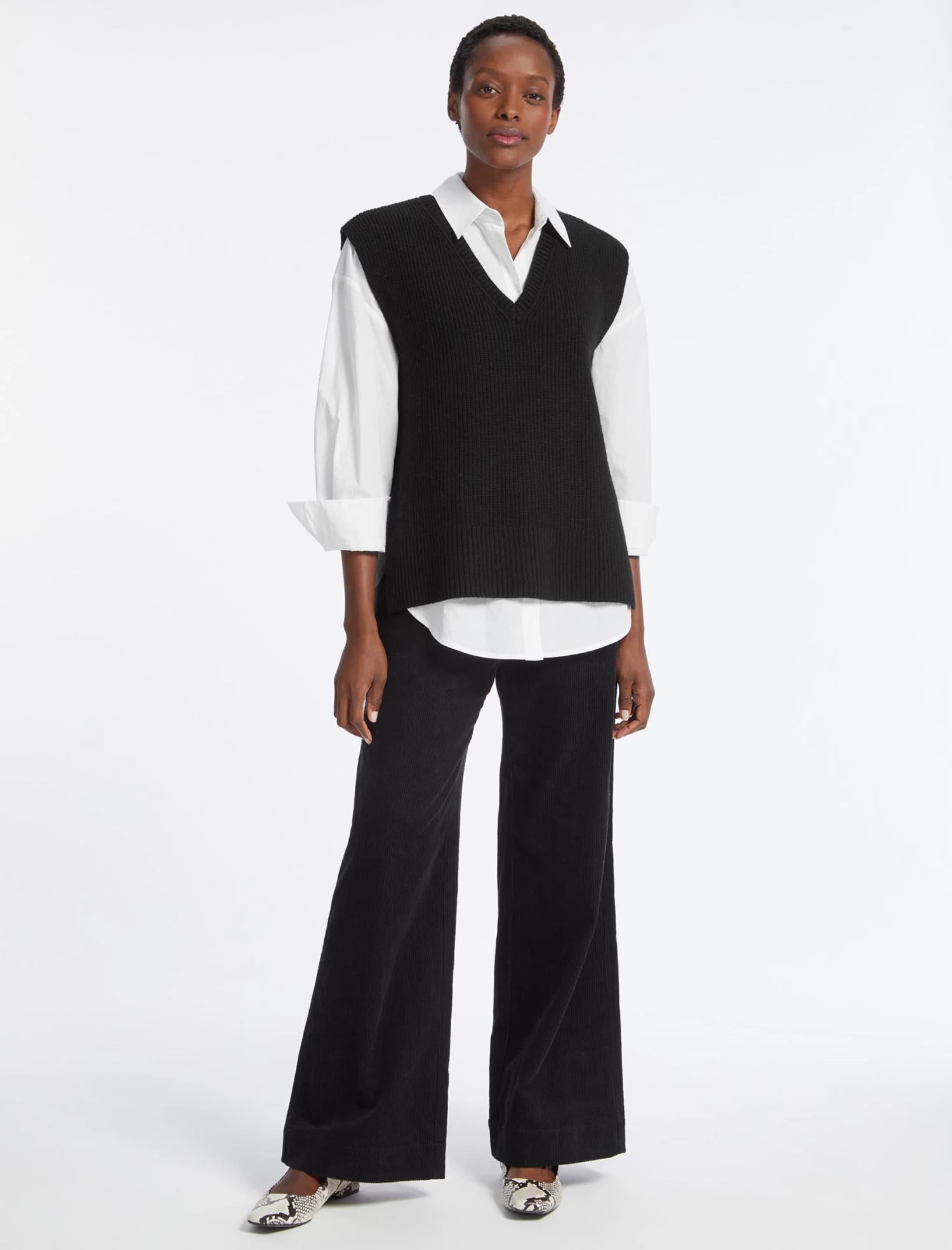 Janice Wool V Neck Sleeveless Jumper - Black - Image 2