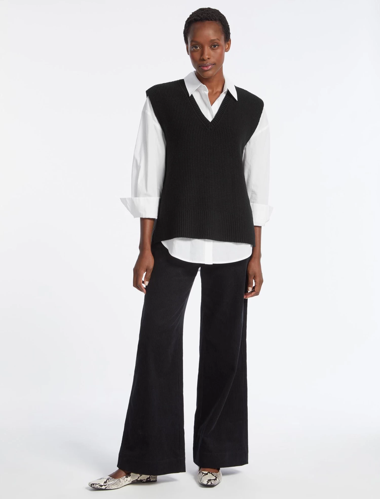 Janice Wool V Neck Sleeveless Jumper - Black - Image 4