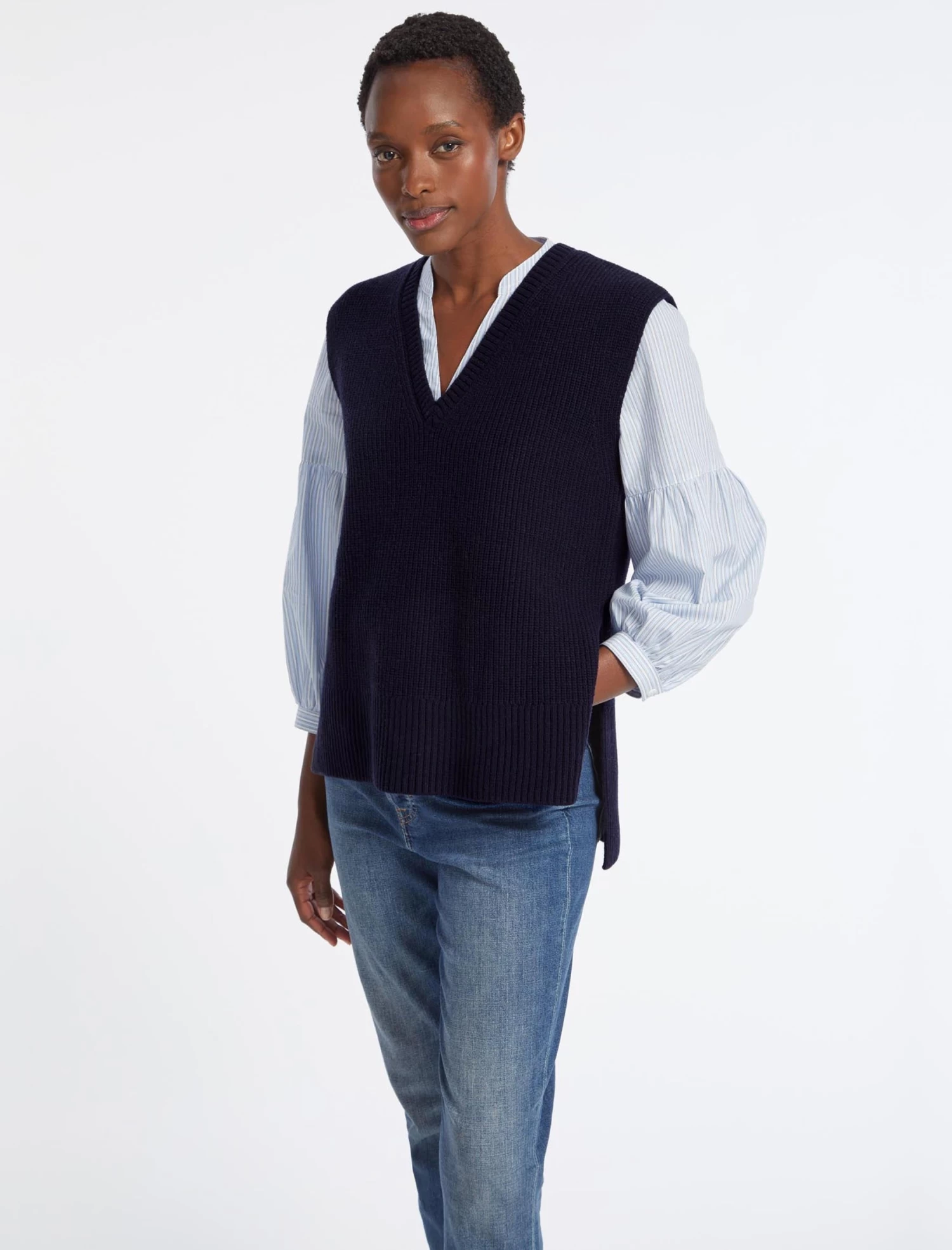 Janice Wool V Neck Sleeveless Jumper - Navy - Image 5