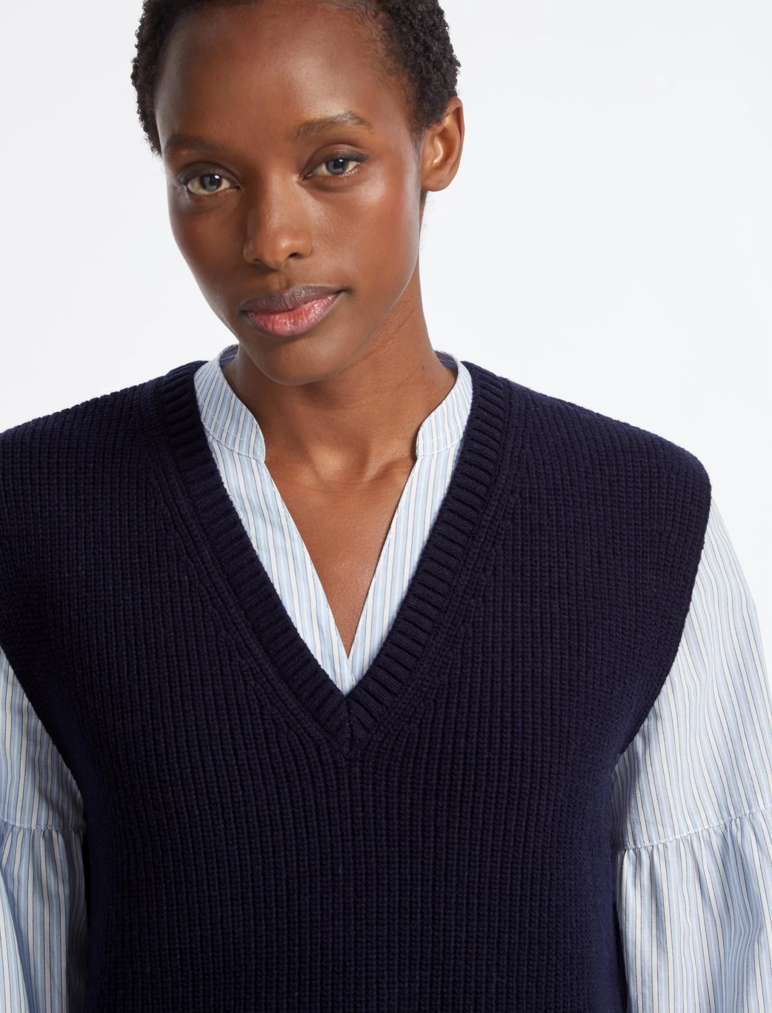 Janice Wool V Neck Sleeveless Jumper - Navy - Image 4