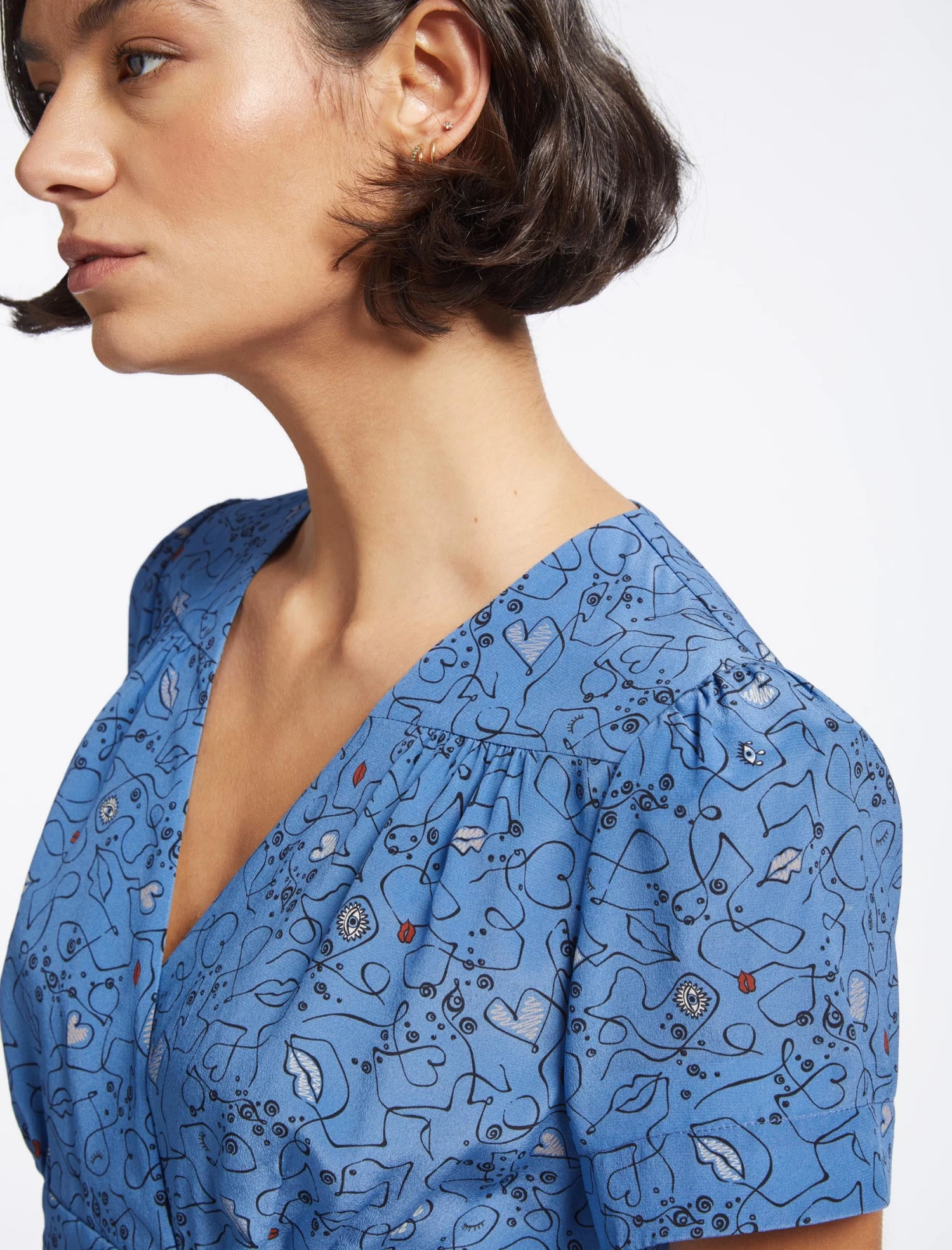 Gina Silk Knee Length Dress - Blue Lips Eyes Print - Image 4