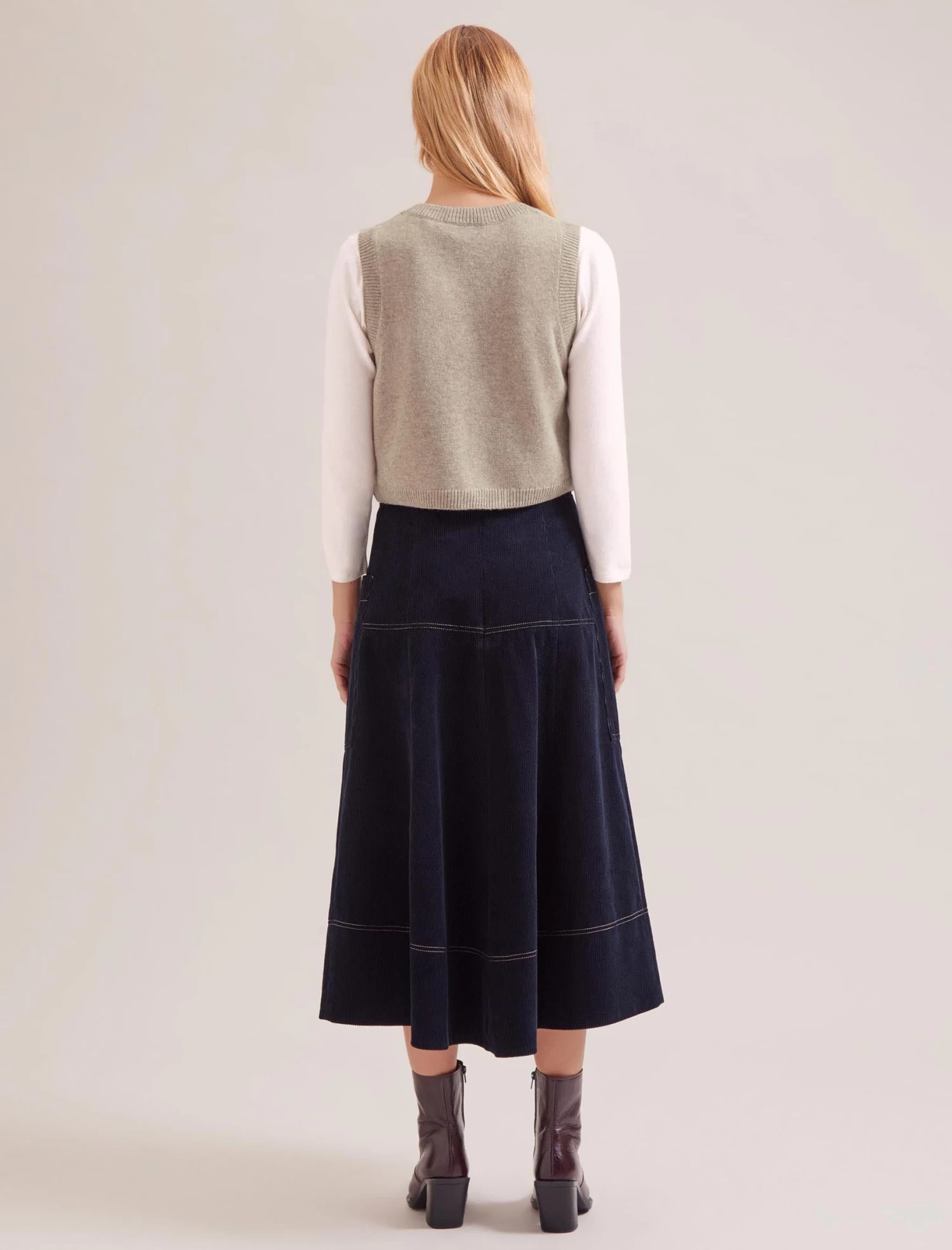 Wesley Cashmere Blend V Neck Waistcoat - Taupe - Image 3