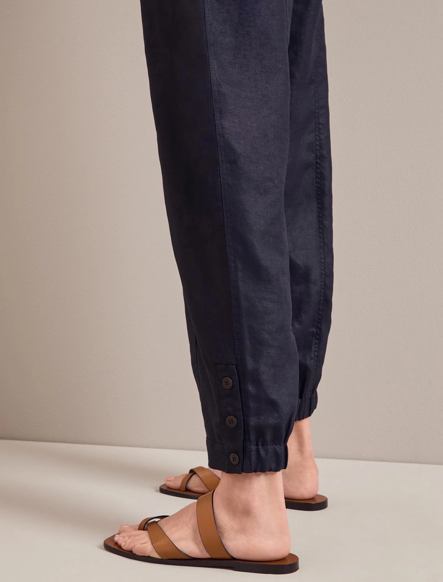 Tyson Techni Linen Tapered Trouser - Navy - Image 4